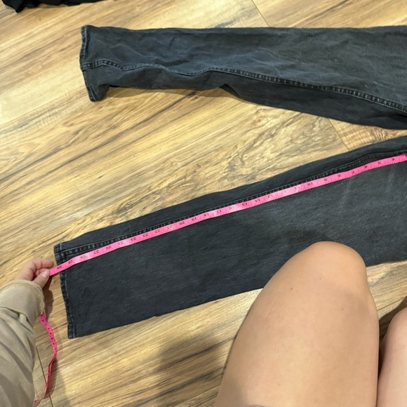 Abercrombie & Fitch Curve Love Ultra High Rise 90s Straight Jean - Picture 8 of 9